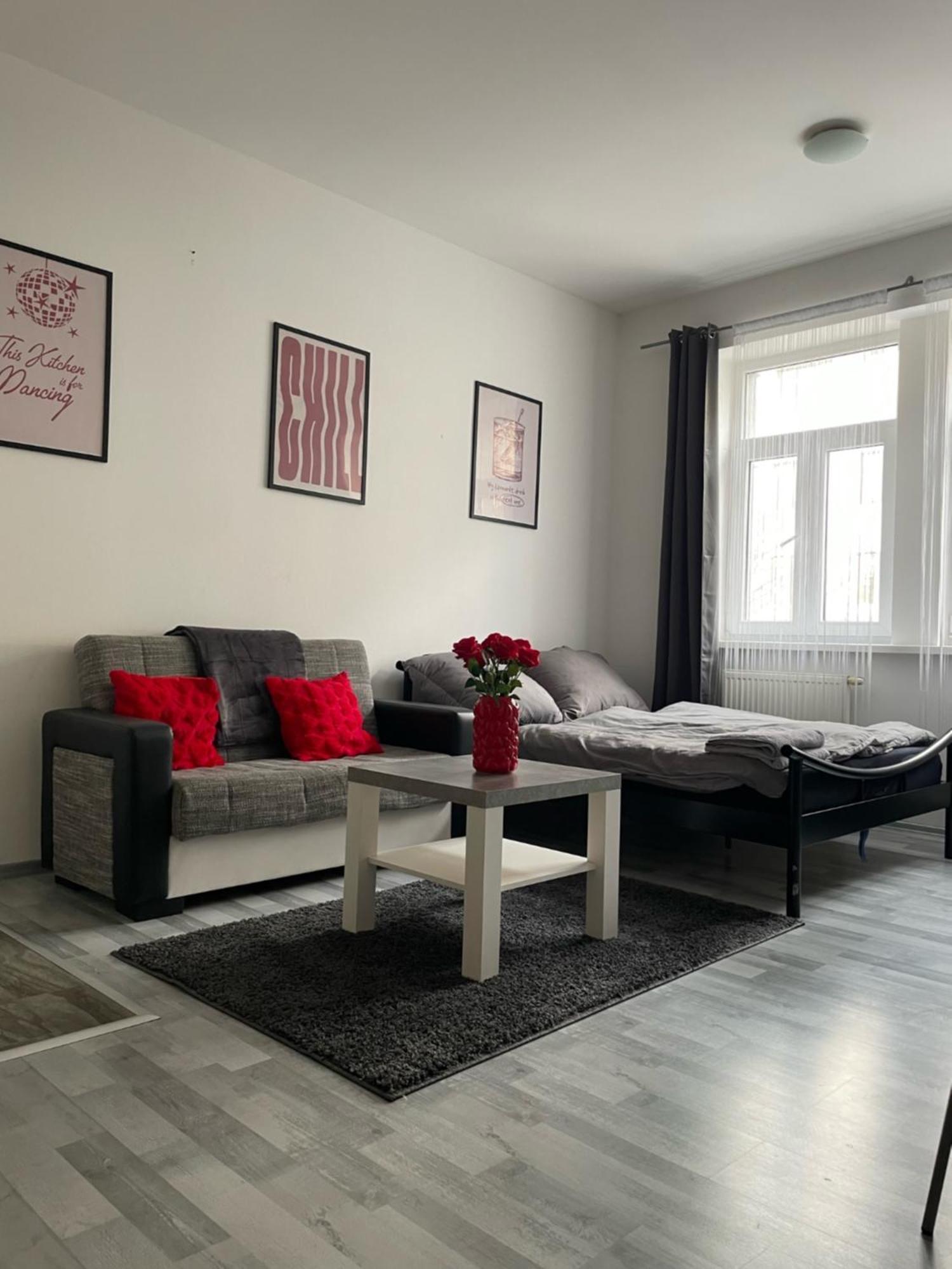 Tiffany Apartment In The City Center Братислава Екстер'єр фото
