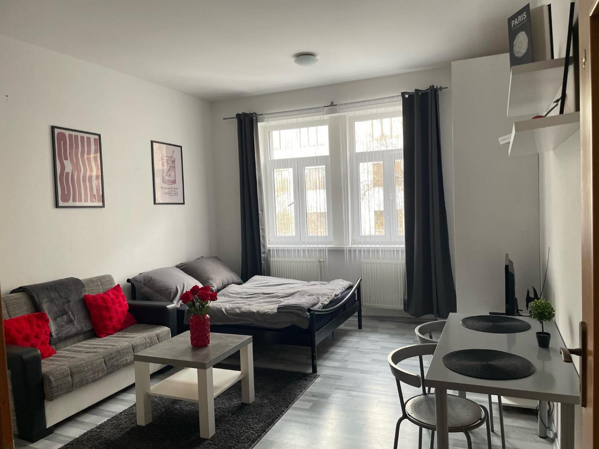 Tiffany Apartment In The City Center Братислава Екстер'єр фото